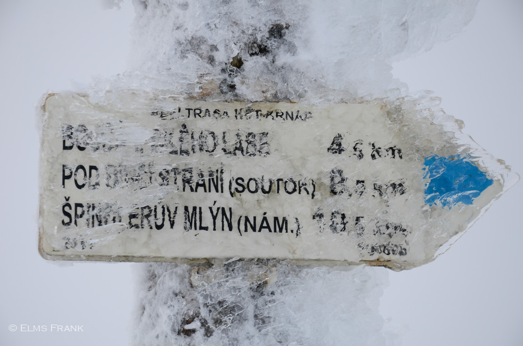 vereister Wegweiser - Riesengebirge